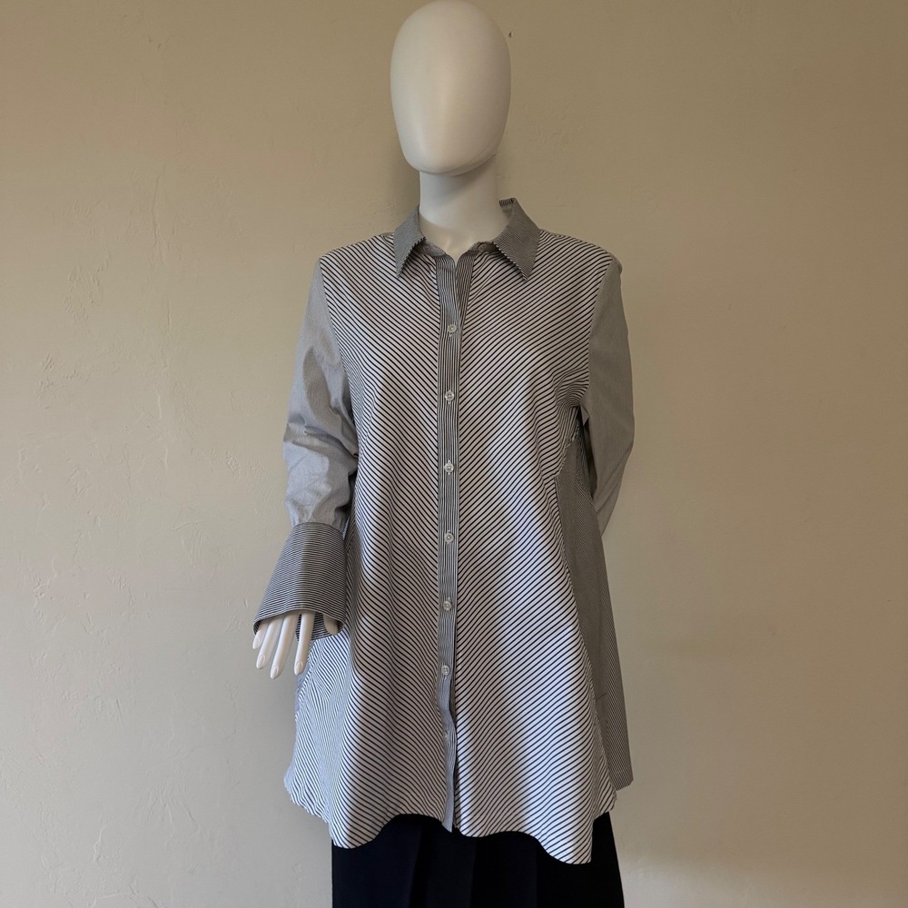 Chico's Women's Mixed Stripe Button Down Tunic Shirt Black & White‎  Size 2 L